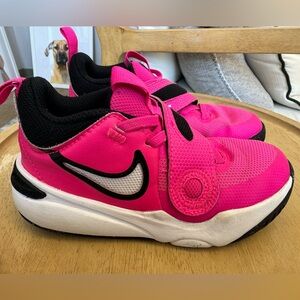 Nike Team Hustle size 12C